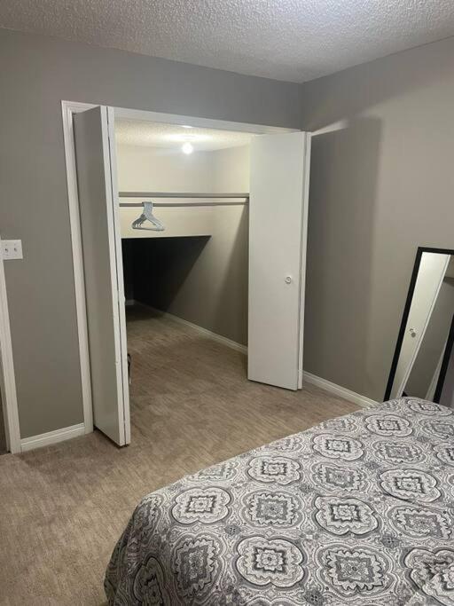Wonderful 2-Bedroom Apartment Camrose Kültér fotó