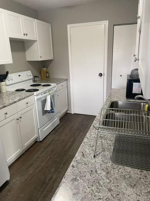 Wonderful 2-Bedroom Apartment Camrose Kültér fotó