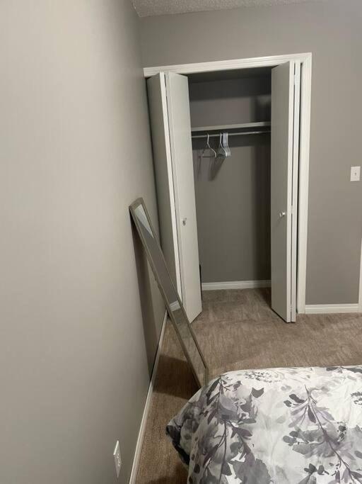 Wonderful 2-Bedroom Apartment Camrose Kültér fotó